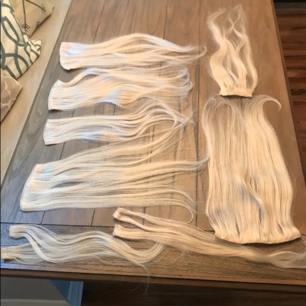280g human hair. 24 in. Hollywood blonde